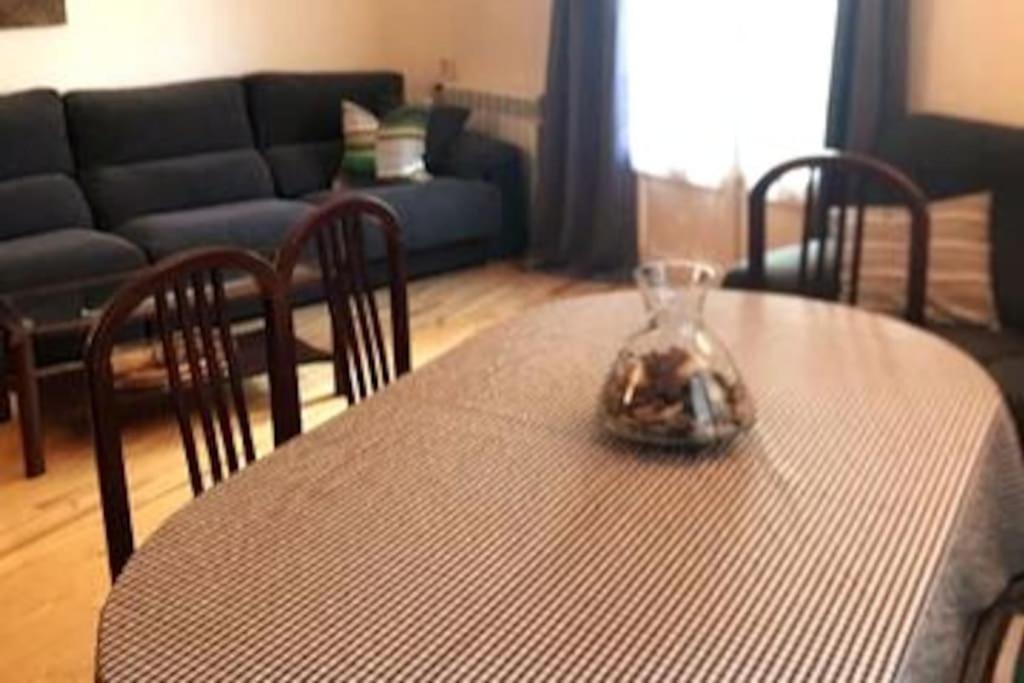 Maison Biscuit. Apartament A La Placa De La Vila 캄프로돈 외부 사진
