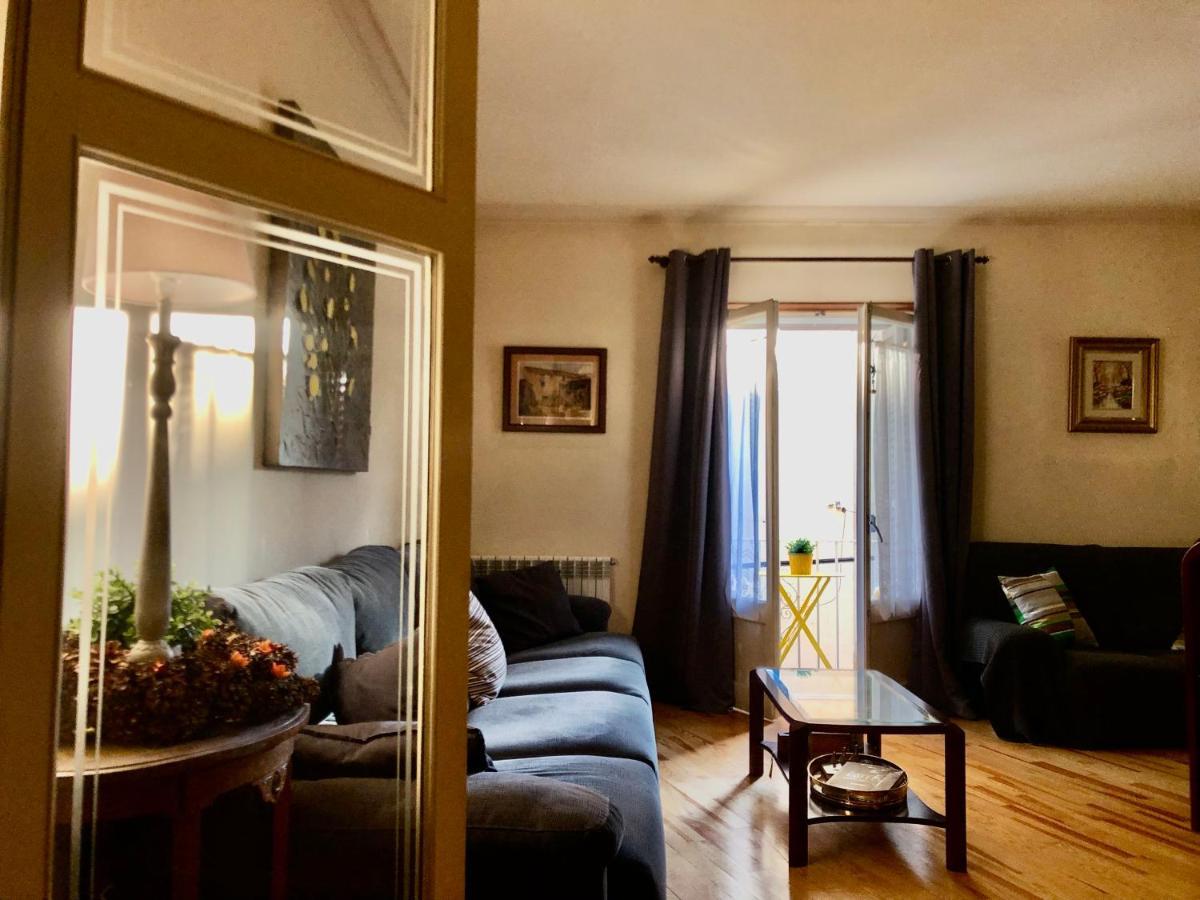 Maison Biscuit. Apartament A La Placa De La Vila 캄프로돈 외부 사진