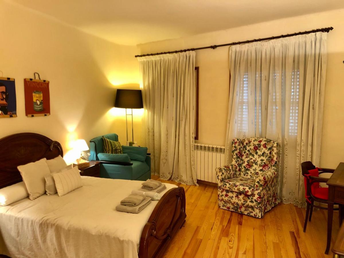 Maison Biscuit. Apartament A La Placa De La Vila 캄프로돈 외부 사진